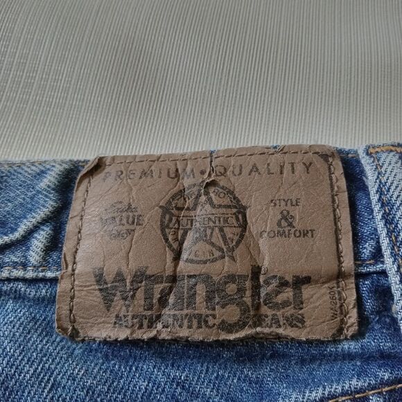 Wrangler Men's Mid Rise Regular Fit Straight Leg Blue Medium Wash Denim Jeans - Picture 3 of 14